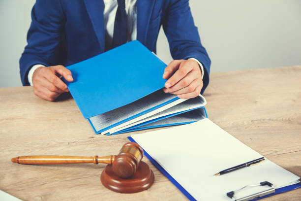 What are the benefits of seeking a consultation with an expungement attorney in Dallas?